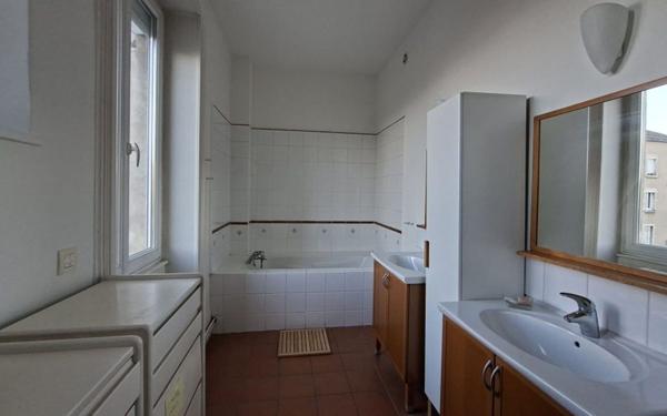 Appartement à vendre    6 pièces • 185 m2 Bourg-en-Bresse