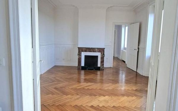 Appartement à vendre    6 pièces • 185 m2 Bourg-en-Bresse