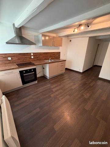 Maison T4 meublée de 114 m² sur la place du village