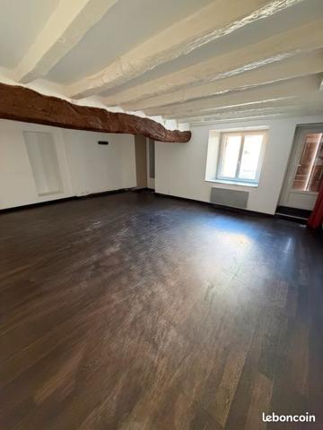 Maison T4 meublée de 114 m² sur la place du village
