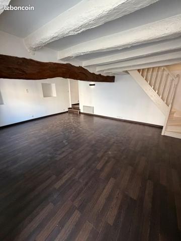 Maison T4 meublée de 114 m² sur la place du village