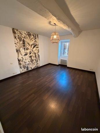 Maison T4 meublée de 114 m² sur la place du village