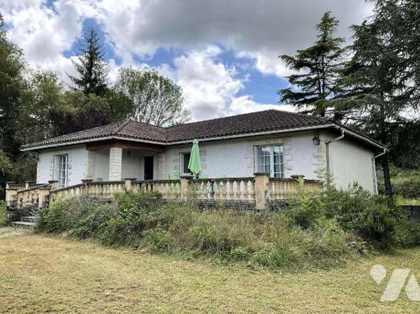 A VENDRE : En campagne, située entre SOUILLAC (Lot - 46) et GOURDON, maison avec gros oeuvre en...