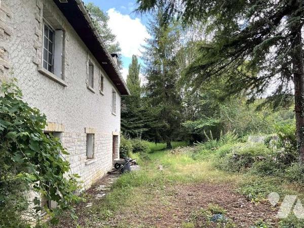 A VENDRE : En campagne, située entre SOUILLAC (Lot - 46) et GOURDON, maison avec gros oeuvre en...
