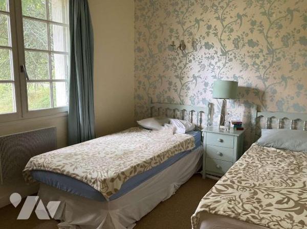 A VENDRE : En campagne, située entre SOUILLAC (Lot - 46) et GOURDON, maison avec gros oeuvre en...