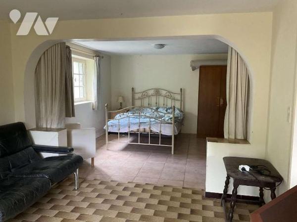 A VENDRE : En campagne, située entre SOUILLAC (Lot - 46) et GOURDON, maison avec gros oeuvre en...