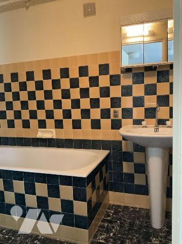 A VENDRE : En campagne, située entre SOUILLAC (Lot - 46) et GOURDON, maison avec gros oeuvre en...