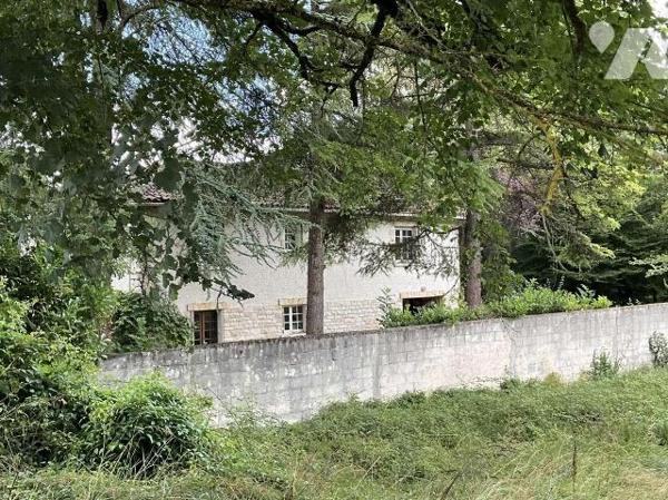 A VENDRE : En campagne, située entre SOUILLAC (Lot - 46) et GOURDON, maison avec gros oeuvre en...