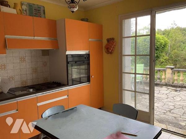 A VENDRE : En campagne, située entre SOUILLAC (Lot - 46) et GOURDON, maison avec gros oeuvre en...