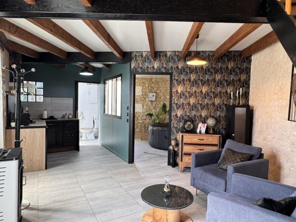 Charmante maison de ville en pierre sans exterieur, avec stationnement facile