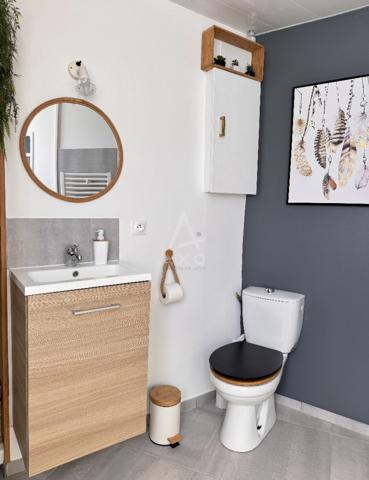 Charmante maison de ville en pierre sans exterieur, avec stationnement facile