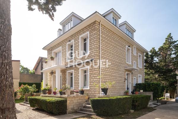 MAISON À VENDRE DE 8 PIÈCES DE 227,70 M²