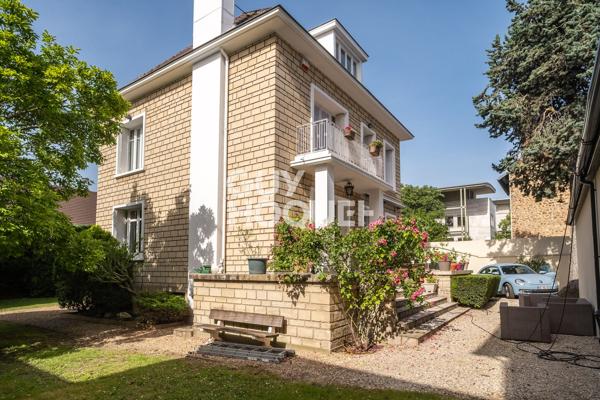MAISON À VENDRE DE 8 PIÈCES DE 227,70 M²