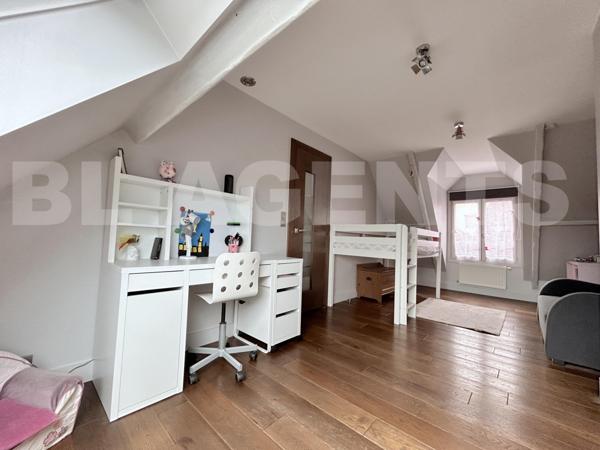 Maison d’exception à Crécy-la-Chapelle – Piscine chauffée, suite parentale indépendante, emplacement