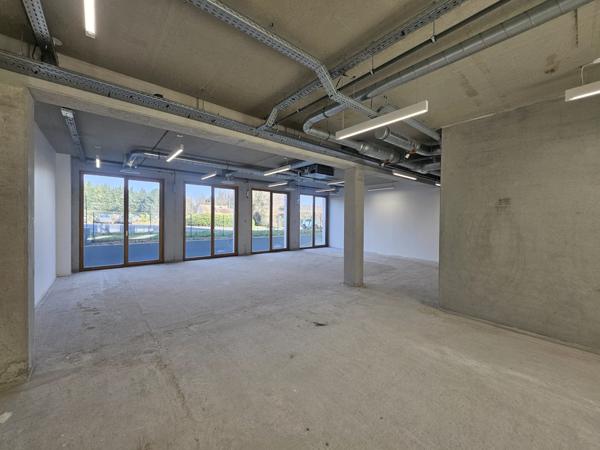 Bureau 12 pièces - 146 m²