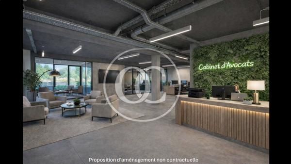 Bureau 12 pièces - 146 m²