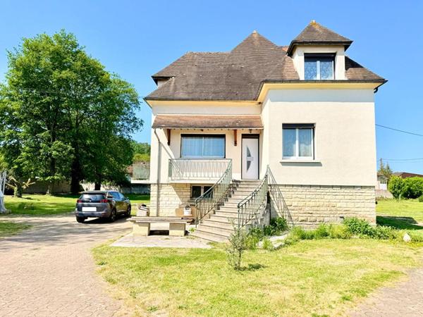 À 10 minutes de la gare LAROCHE-MIGENNES, Maison familiale de 220 m², 6 chambres, sur sous-sol total