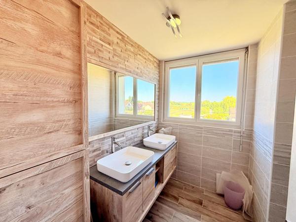 À 10 minutes de la gare LAROCHE-MIGENNES, Maison familiale de 220 m², 6 chambres, sur sous-sol total