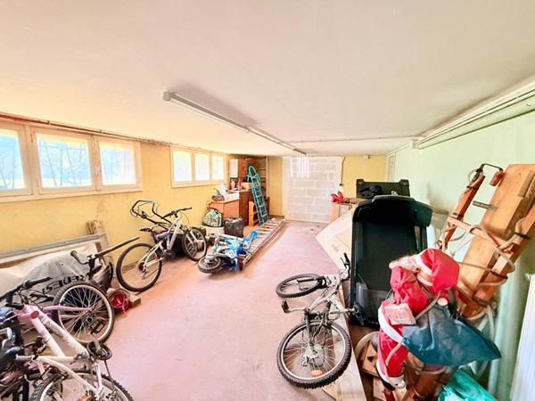 À 10 minutes de la gare LAROCHE-MIGENNES, Maison familiale de 220 m², 6 chambres, sur sous-sol total