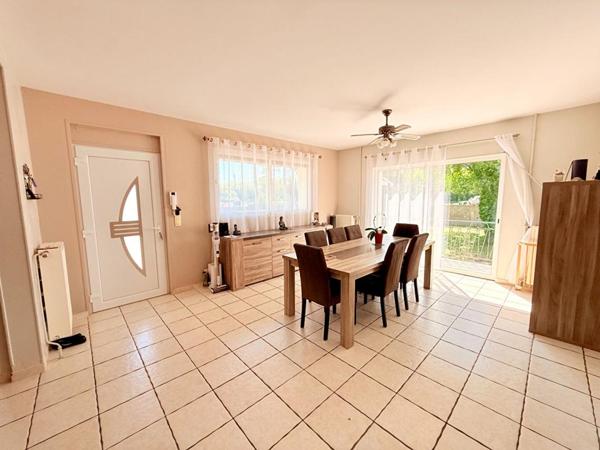 À 10 minutes de la gare LAROCHE-MIGENNES, Maison familiale de 220 m², 6 chambres, sur sous-sol total