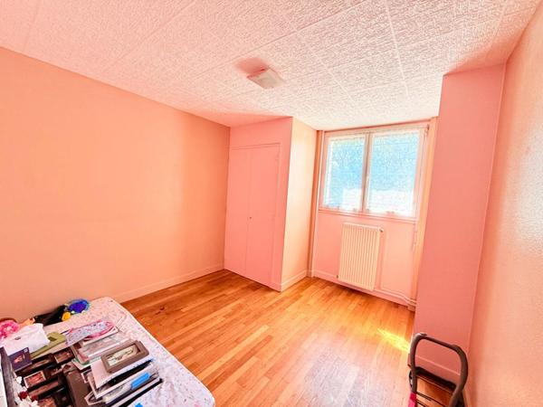 À 10 minutes de la gare LAROCHE-MIGENNES, Maison familiale de 220 m², 6 chambres, sur sous-sol total