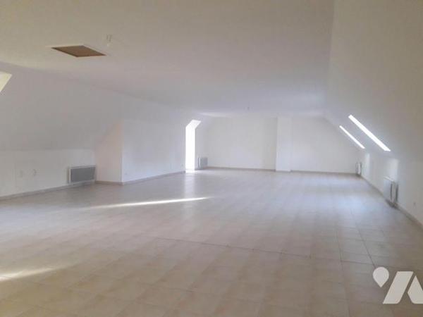 PAVILLON DE 254 M² HABITABLES, 7 MNS DE CONTRES, 20 MNS DE BLOIS
10 MNS DE ROMORANTIN
Pavillo...