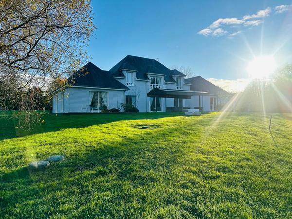 Maison BBC avec piscine intérieure, 220 m²