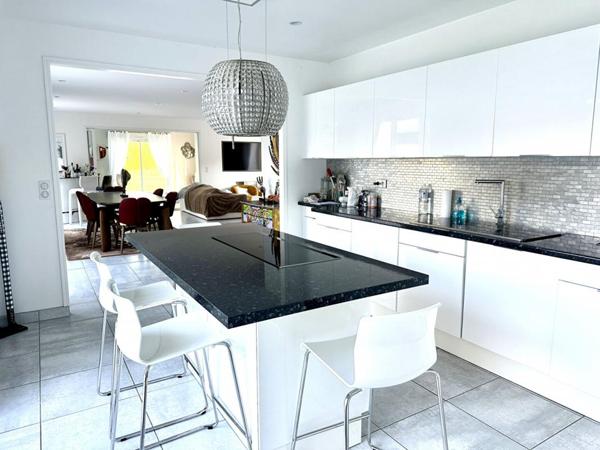 Maison BBC avec piscine intérieure, 220 m²