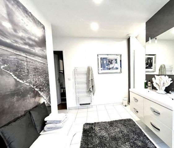 Maison BBC avec piscine intérieure, 220 m²