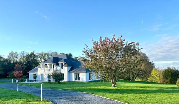 Maison BBC avec piscine intérieure, 220 m²