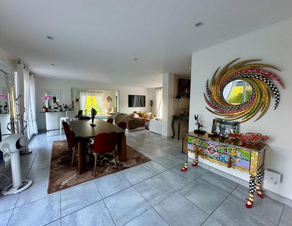 Maison BBC avec piscine intérieure, 220 m²