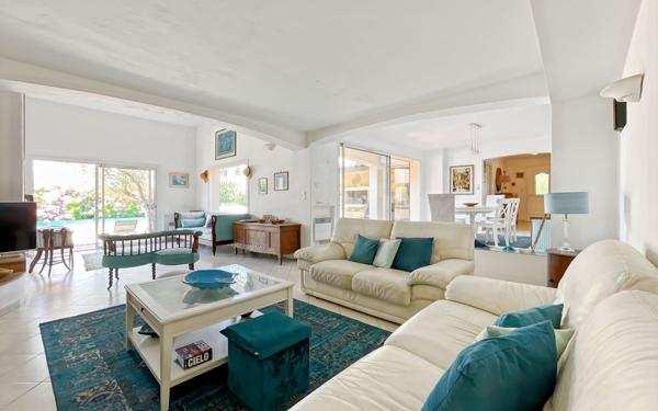 Maison à vendre    6 pièces • 175 m2 Fréjus