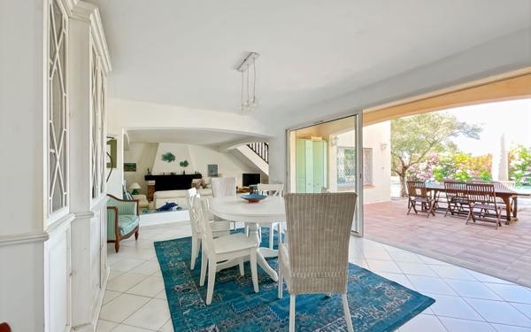 Maison à vendre    6 pièces • 175 m2 Fréjus