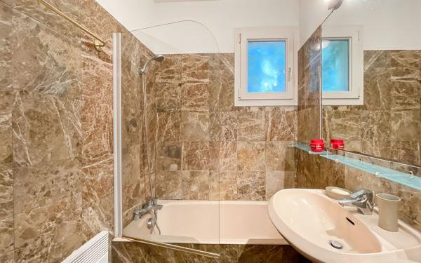 Maison à vendre    6 pièces • 175 m2 Fréjus