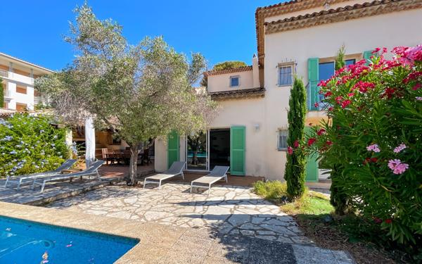 Maison à vendre    6 pièces • 175 m2 Fréjus