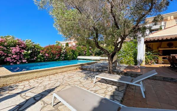 Maison à vendre    6 pièces • 175 m2 Fréjus