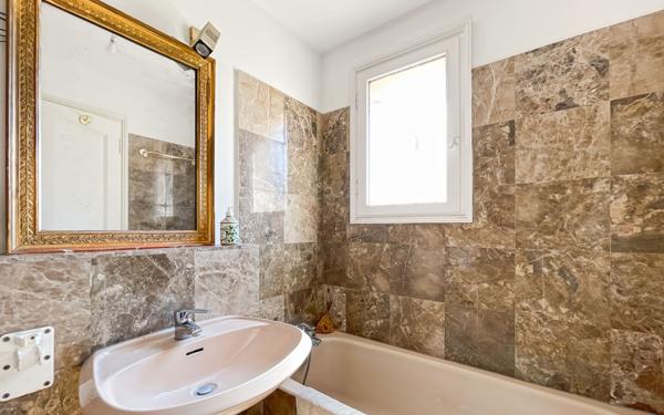 Maison à vendre    6 pièces • 175 m2 Fréjus