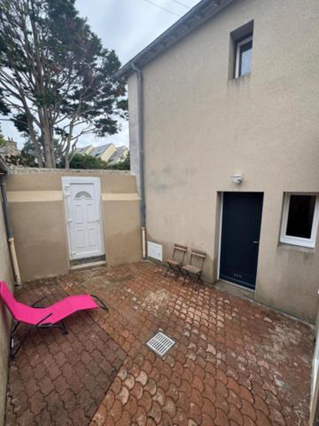 Maison + garage couvert à 300 m de la plage de rochebonne.