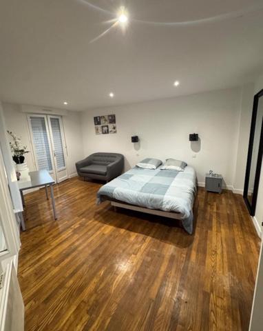 Maison + garage couvert à 300 m de la plage de rochebonne.