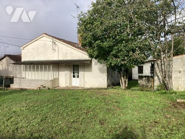 Maison ancienne centre bourg proche commerces et écoles