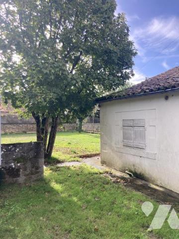 Maison ancienne centre bourg proche commerces et écoles
