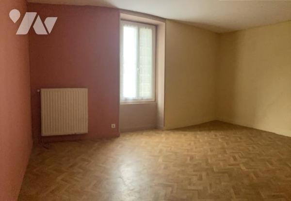 Maison ancienne centre bourg proche commerces et écoles