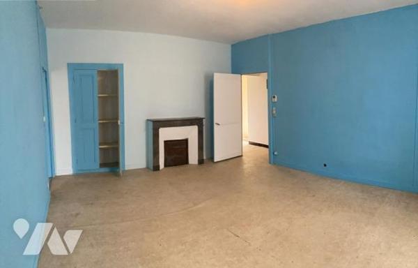 Maison ancienne centre bourg proche commerces et écoles