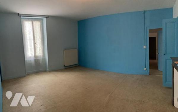 Maison ancienne centre bourg proche commerces et écoles