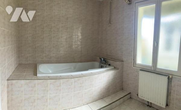 Maison ancienne centre bourg proche commerces et écoles