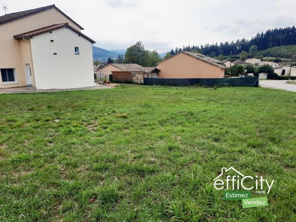 Terrain
        
        - 567 m² Exclusivité 20 000 € *