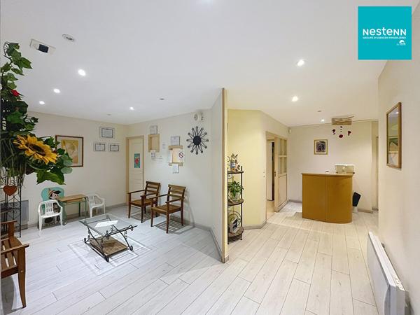 Local commercial Montrond Les Bains 160 m² - Hyper centre - Accès PMR !