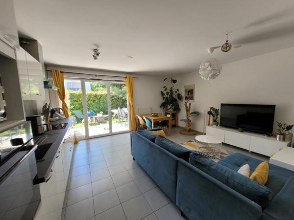 Appartement T3 double terrasse dans résidence sécurisée avec place parking