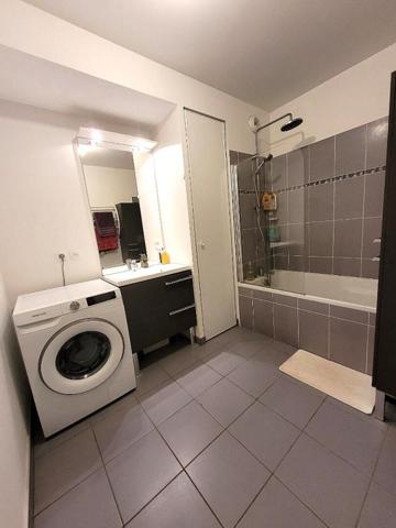 Appartement T3 double terrasse dans résidence sécurisée avec place parking