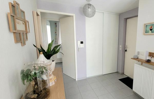Appartement T3 double terrasse dans résidence sécurisée avec place parking